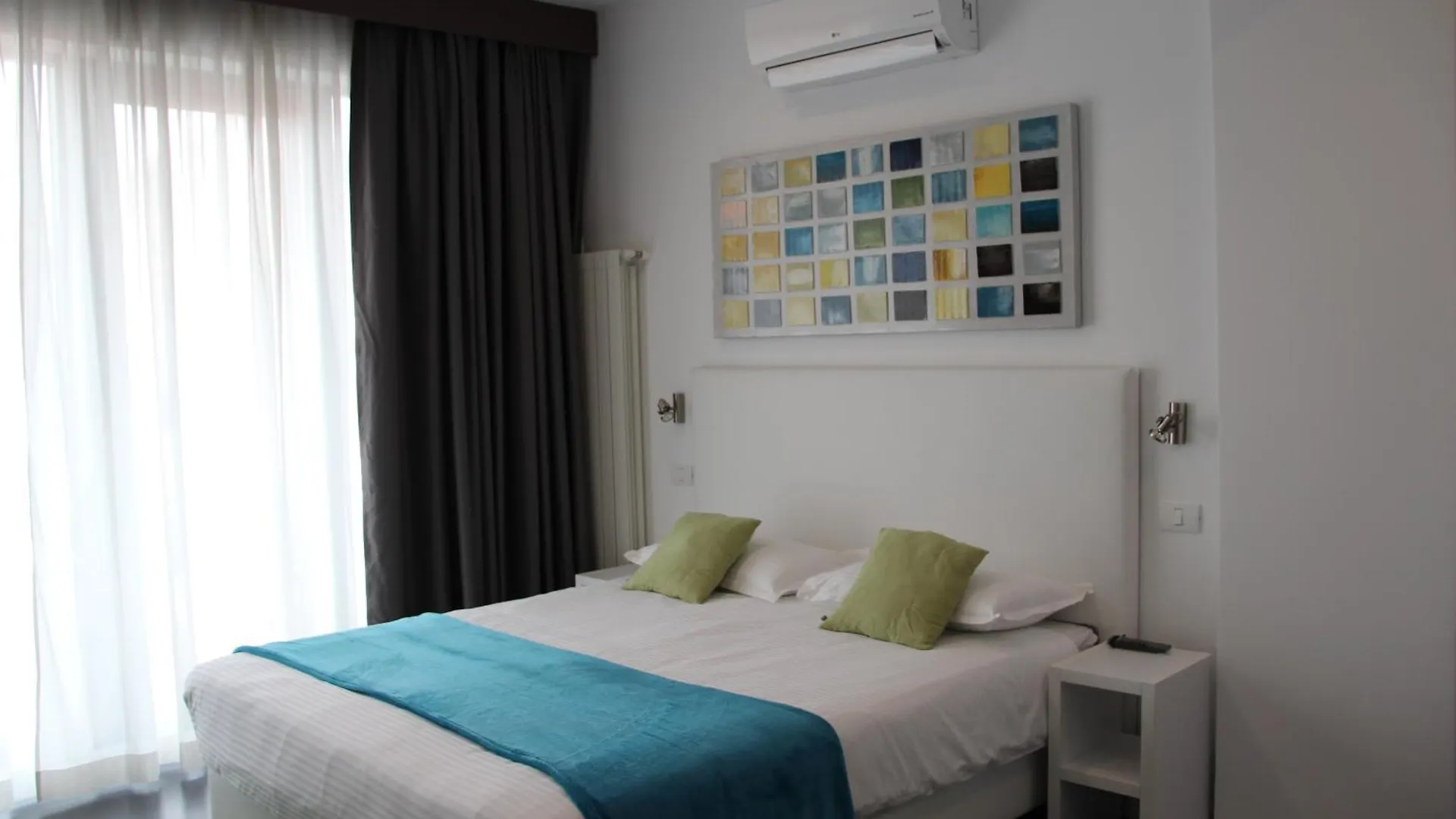 בוקרשט Living Aparthotel 3*,